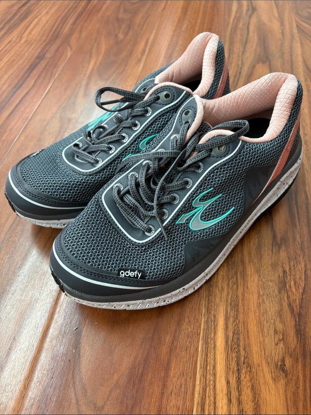 Gdefy Sneakers Womans 9.5 Gravity Defyer